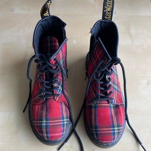 Dr Martens kids tartan boot size 2